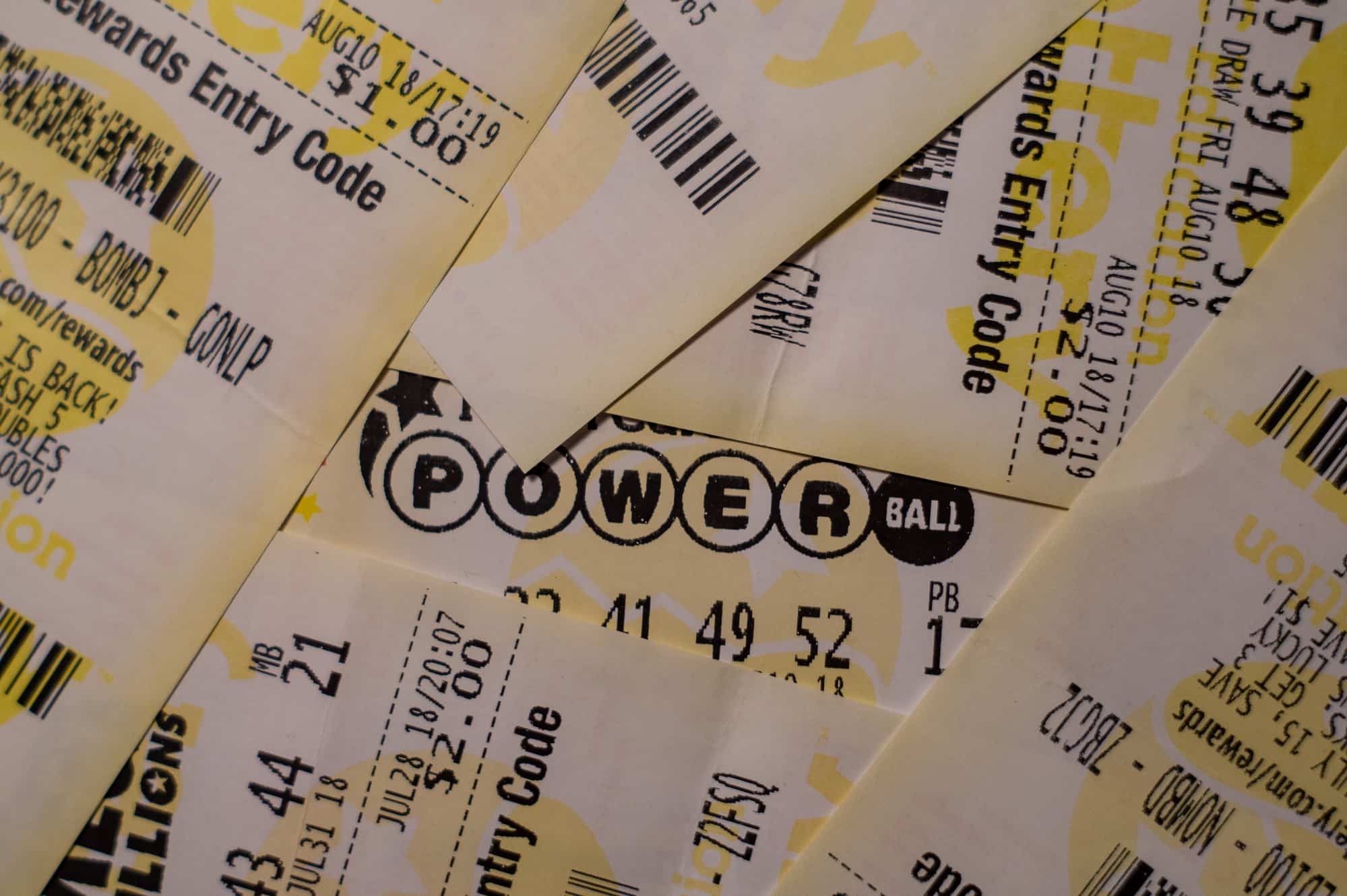 what-are-the-odds?-is-playing-the-mega-millions-or-powerball-lottery-ever-worth-it?